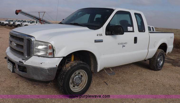 image for item K3088 2005 Ford F250 Super Duty XLT SuperCab pickup truck