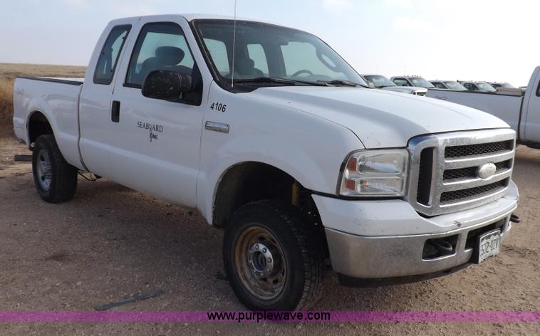 image for item K3088 2005 Ford F250 Super Duty XLT SuperCab pickup truck