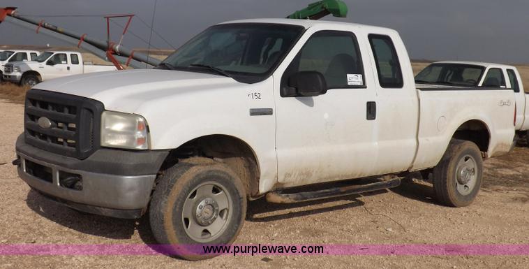 image for item K3089 2006 Ford F250 Super Duty XL pickup truck