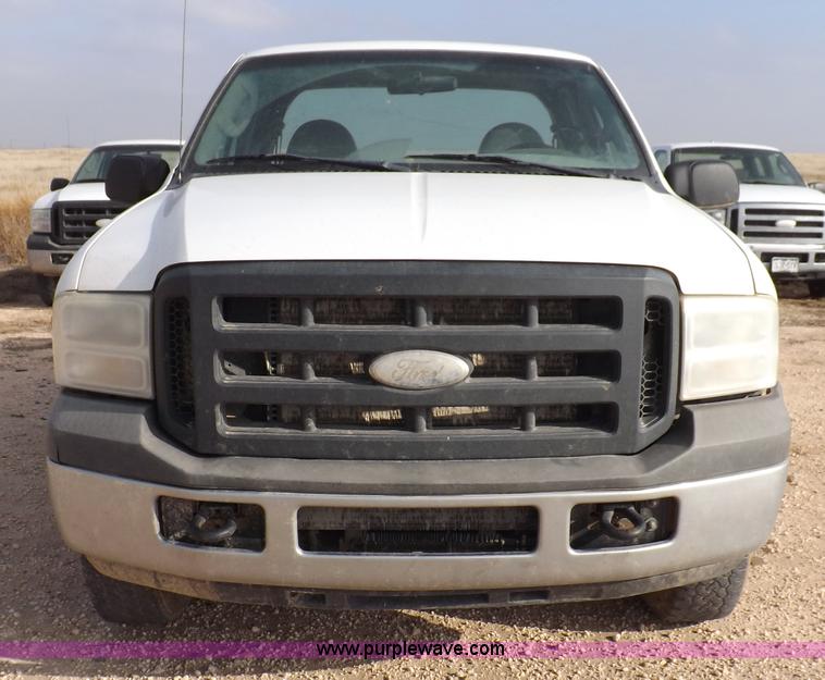 image for item K3089 2006 Ford F250 Super Duty XL pickup truck