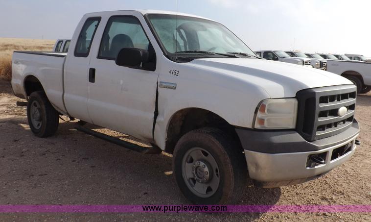 image for item K3089 2006 Ford F250 Super Duty XL pickup truck