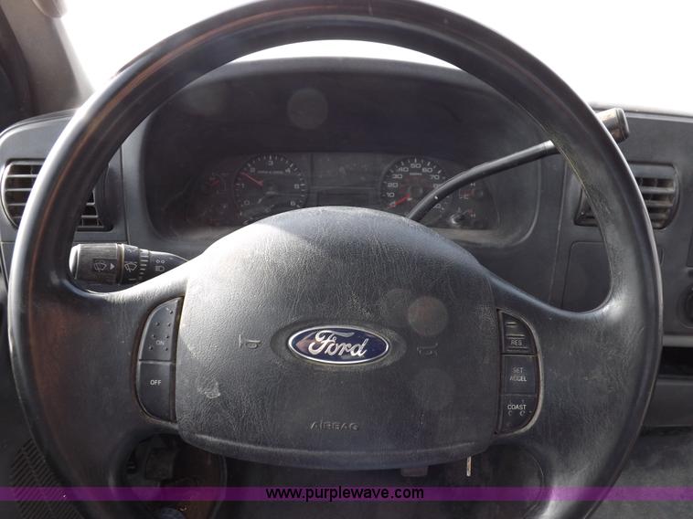 image for item K3089 2006 Ford F250 Super Duty XL pickup truck