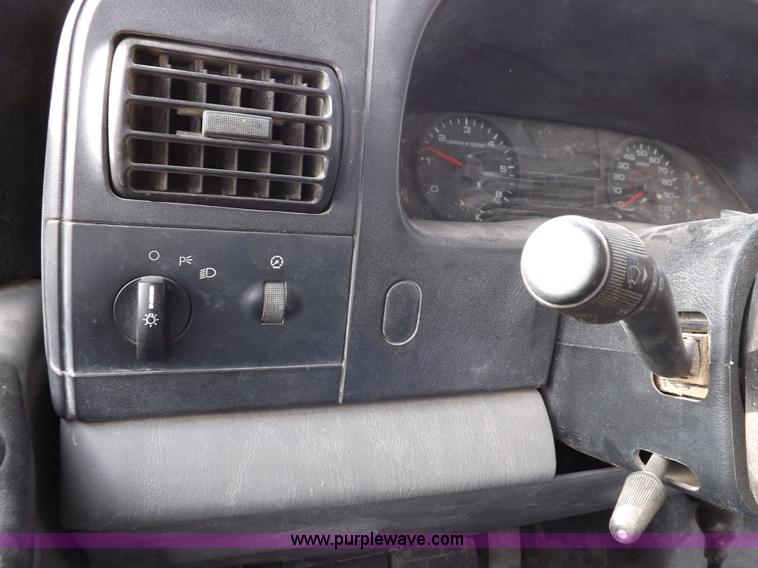 image for item K3089 2006 Ford F250 Super Duty XL pickup truck