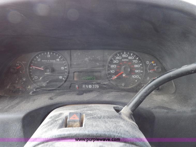 image for item K3089 2006 Ford F250 Super Duty XL pickup truck