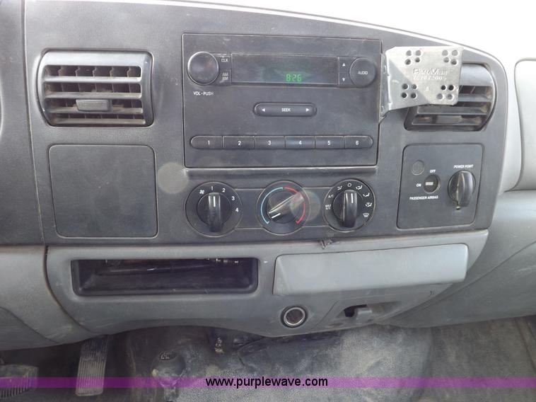 image for item K3089 2006 Ford F250 Super Duty XL pickup truck