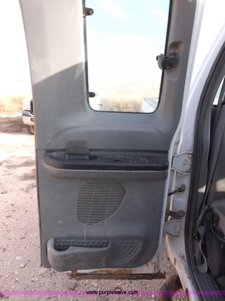 image for item K3089 2006 Ford F250 Super Duty XL pickup truck