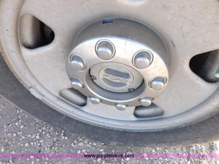 image for item K3089 2006 Ford F250 Super Duty XL pickup truck