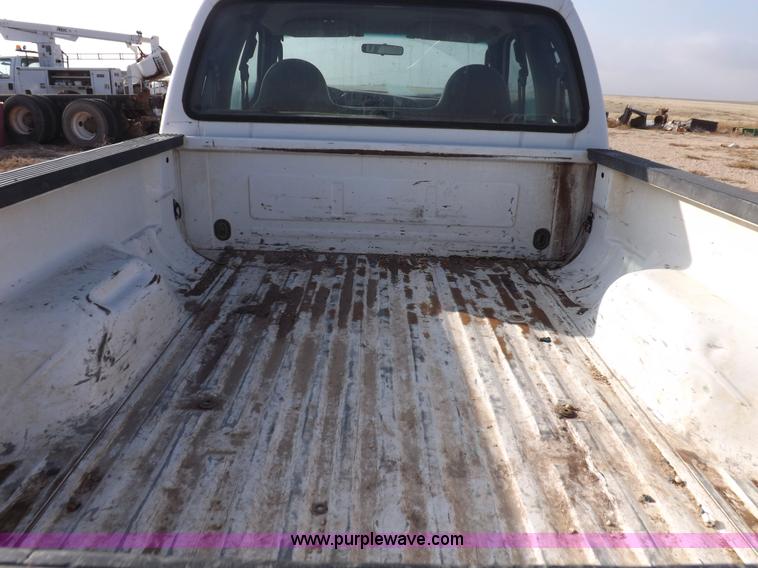image for item K3089 2006 Ford F250 Super Duty XL pickup truck