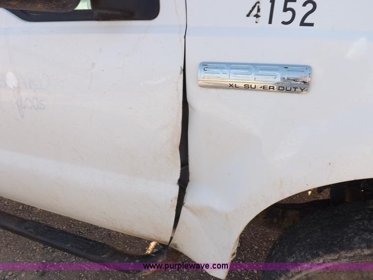 image for item K3089 2006 Ford F250 Super Duty XL pickup truck