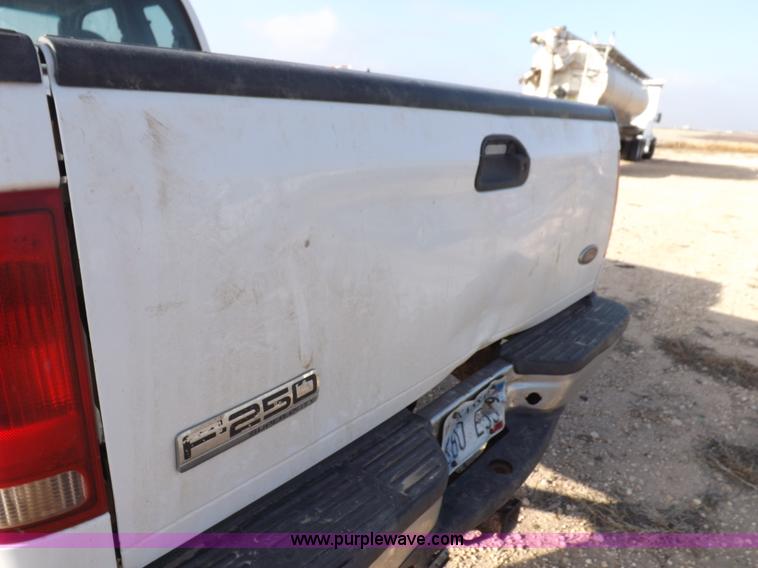 image for item K3089 2006 Ford F250 Super Duty XL pickup truck