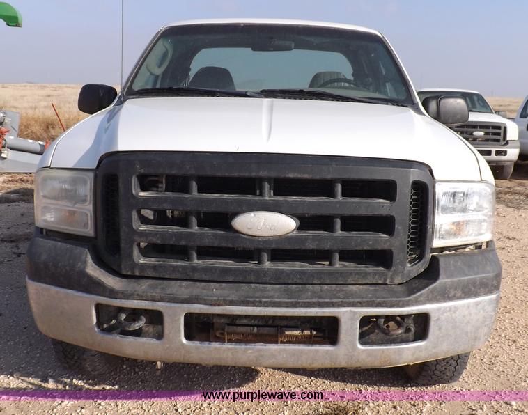 image for item K3090 2006 Ford F250 Super Duty XL SuperCab pickup truck