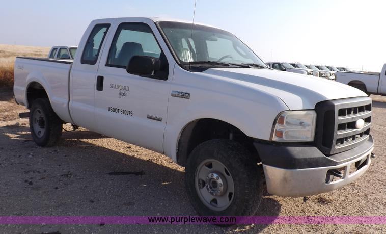 image for item K3090 2006 Ford F250 Super Duty XL SuperCab pickup truck
