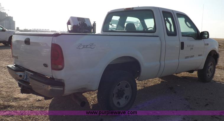 image for item K3090 2006 Ford F250 Super Duty XL SuperCab pickup truck