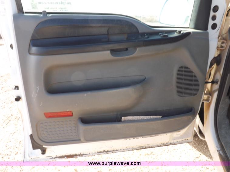 image for item K3090 2006 Ford F250 Super Duty XL SuperCab pickup truck