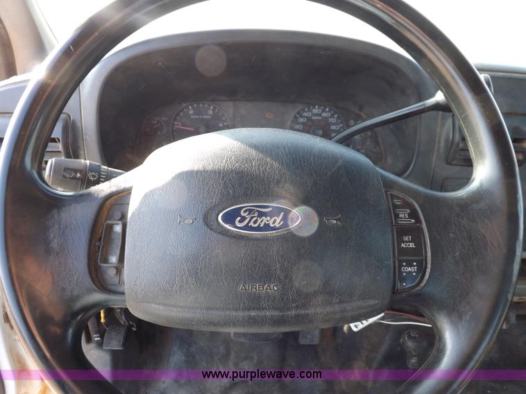 image for item K3090 2006 Ford F250 Super Duty XL SuperCab pickup truck