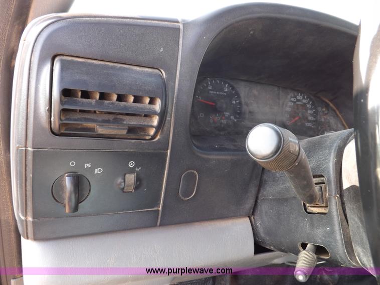 image for item K3090 2006 Ford F250 Super Duty XL SuperCab pickup truck