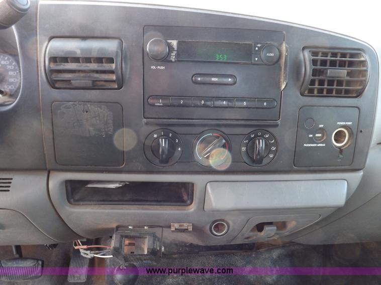 image for item K3090 2006 Ford F250 Super Duty XL SuperCab pickup truck