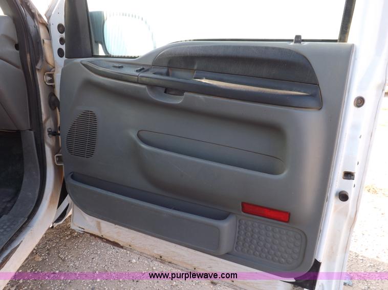 image for item K3090 2006 Ford F250 Super Duty XL SuperCab pickup truck