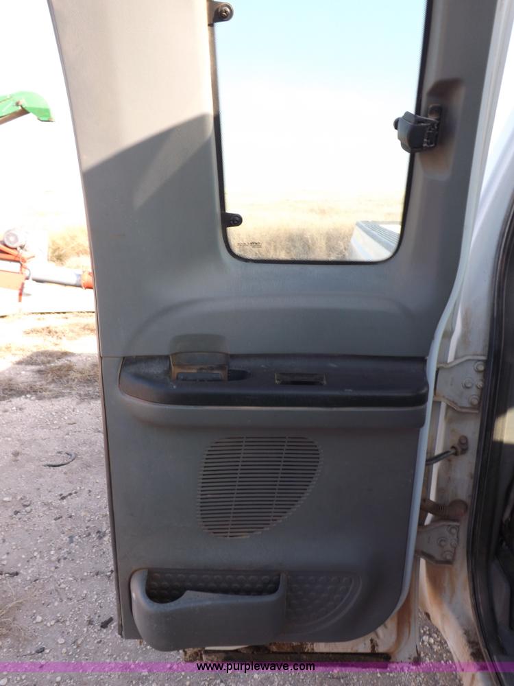 image for item K3090 2006 Ford F250 Super Duty XL SuperCab pickup truck