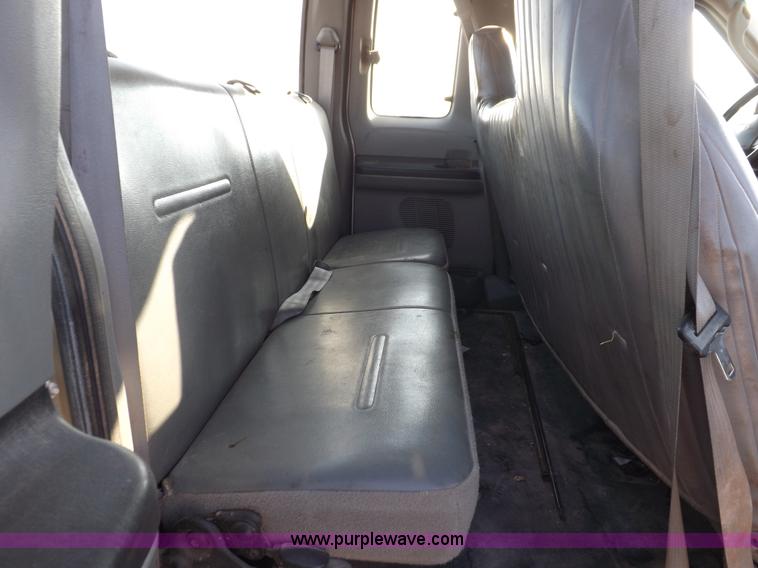 image for item K3090 2006 Ford F250 Super Duty XL SuperCab pickup truck