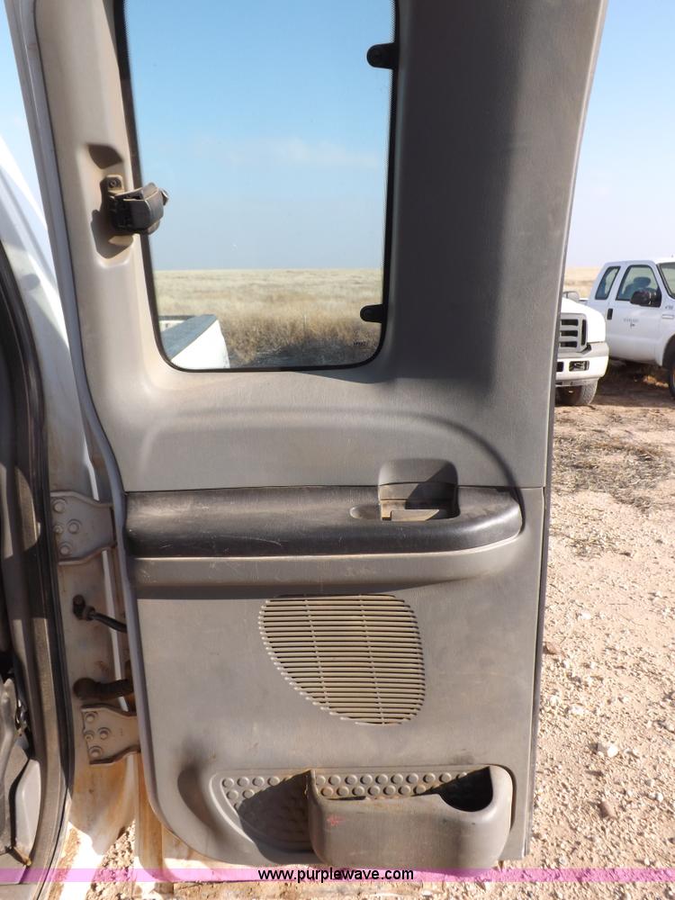 image for item K3090 2006 Ford F250 Super Duty XL SuperCab pickup truck