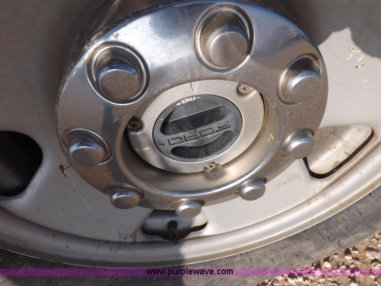 image for item K3090 2006 Ford F250 Super Duty XL SuperCab pickup truck