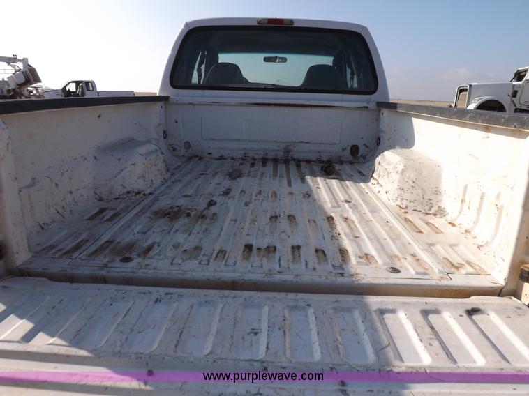 image for item K3090 2006 Ford F250 Super Duty XL SuperCab pickup truck
