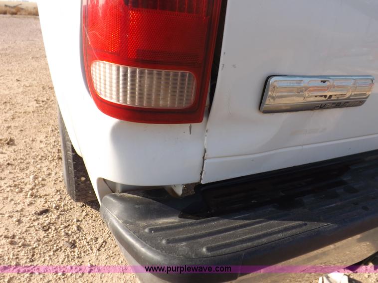 image for item K3090 2006 Ford F250 Super Duty XL SuperCab pickup truck