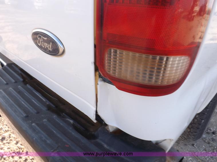 image for item K3090 2006 Ford F250 Super Duty XL SuperCab pickup truck