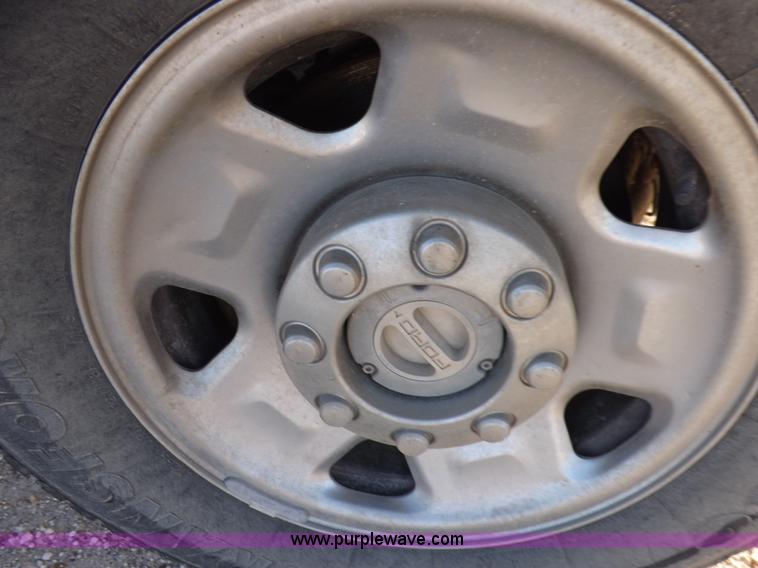 image for item K3091 2005 Ford F250 Super Duty XLT pickup truck