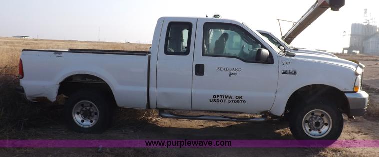 image for item K3092 2004 Ford F250 Super Duty XLT SuperCab pickup truck