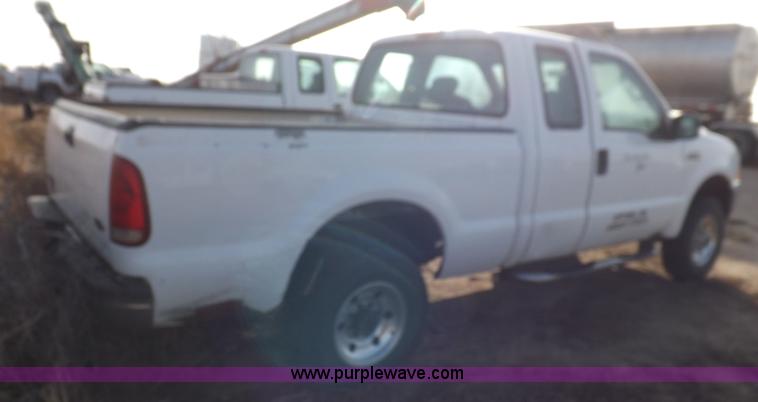 image for item K3092 2004 Ford F250 Super Duty XLT SuperCab pickup truck