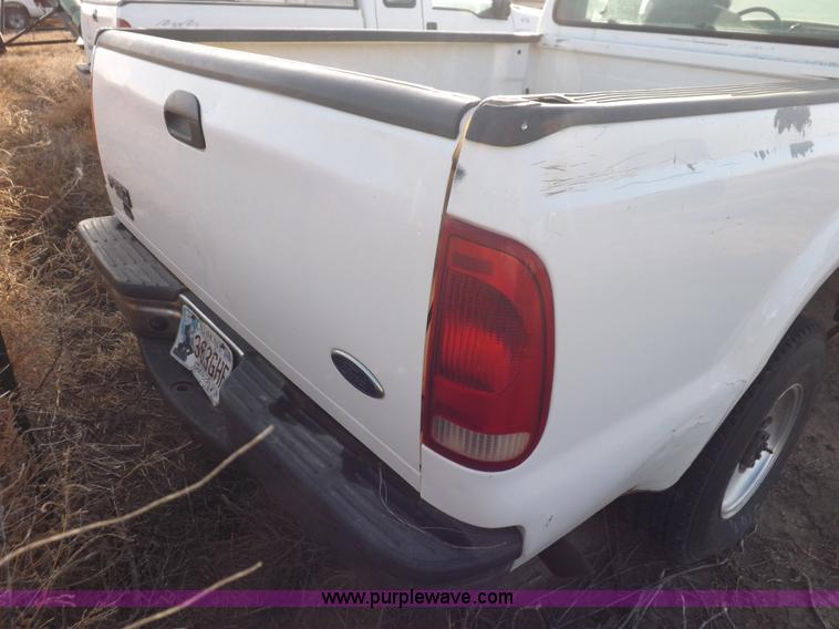 image for item K3092 2004 Ford F250 Super Duty XLT SuperCab pickup truck