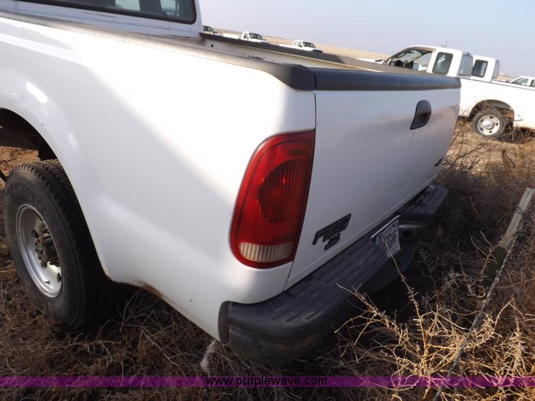 image for item K3092 2004 Ford F250 Super Duty XLT SuperCab pickup truck