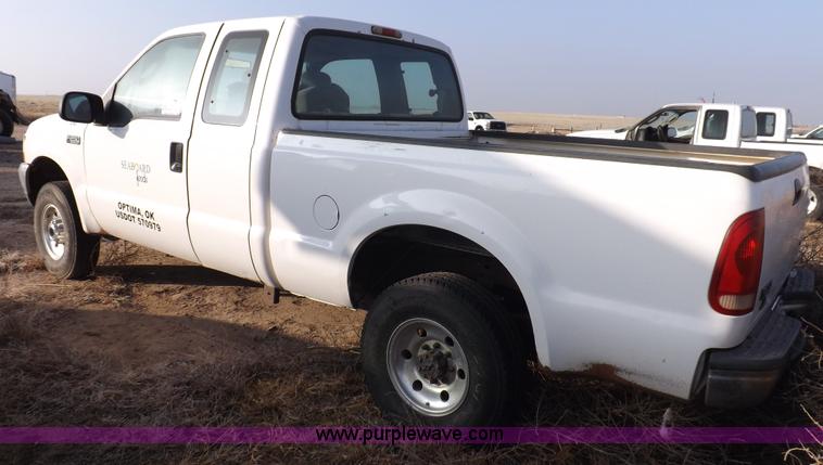 image for item K3092 2004 Ford F250 Super Duty XLT SuperCab pickup truck