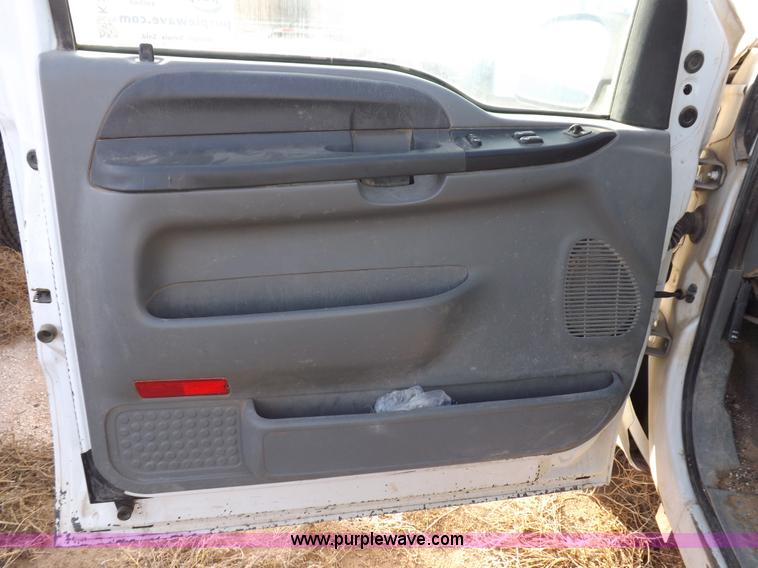 image for item K3092 2004 Ford F250 Super Duty XLT SuperCab pickup truck