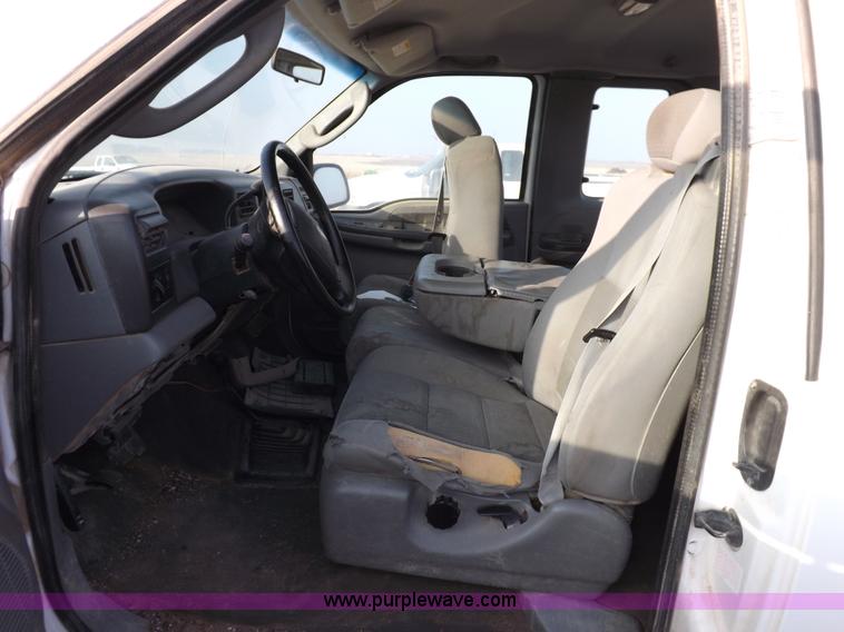 image for item K3092 2004 Ford F250 Super Duty XLT SuperCab pickup truck