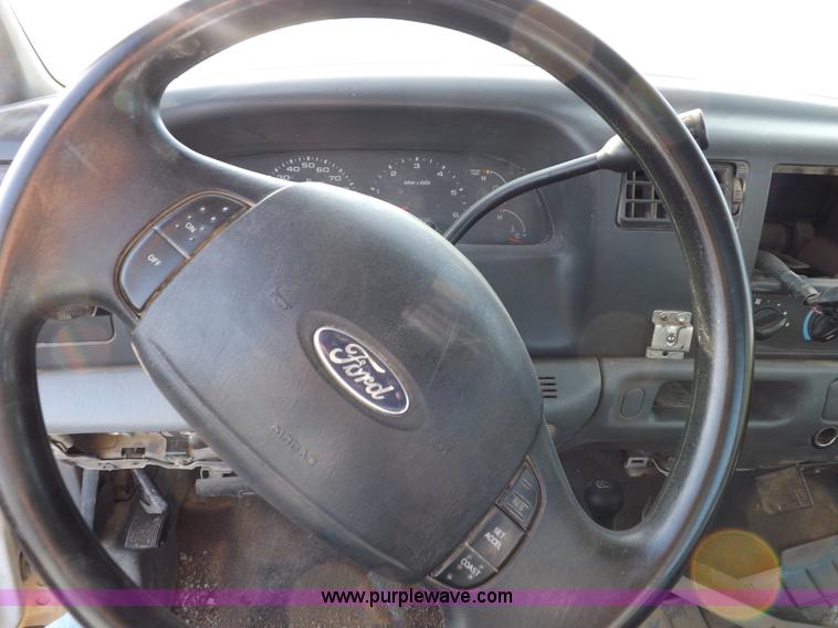 image for item K3092 2004 Ford F250 Super Duty XLT SuperCab pickup truck