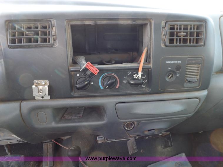 image for item K3092 2004 Ford F250 Super Duty XLT SuperCab pickup truck