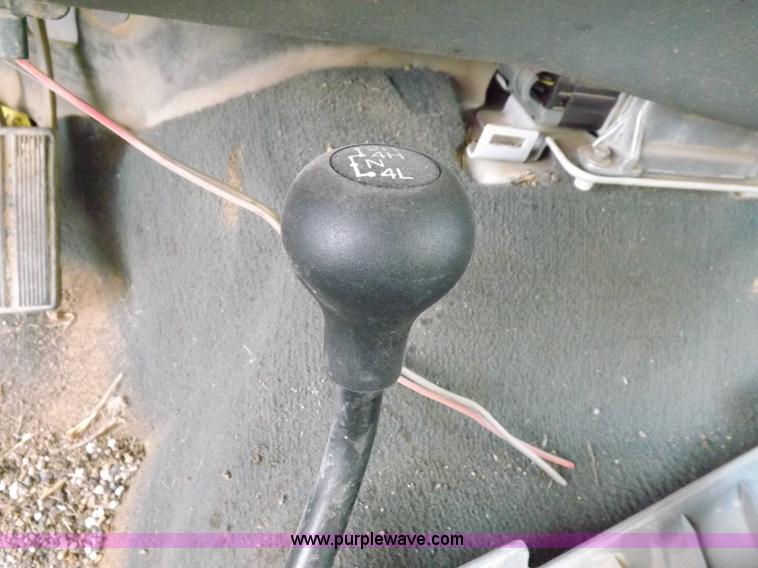 image for item K3092 2004 Ford F250 Super Duty XLT SuperCab pickup truck