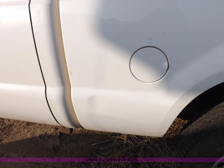 image for item K3092 2004 Ford F250 Super Duty XLT SuperCab pickup truck