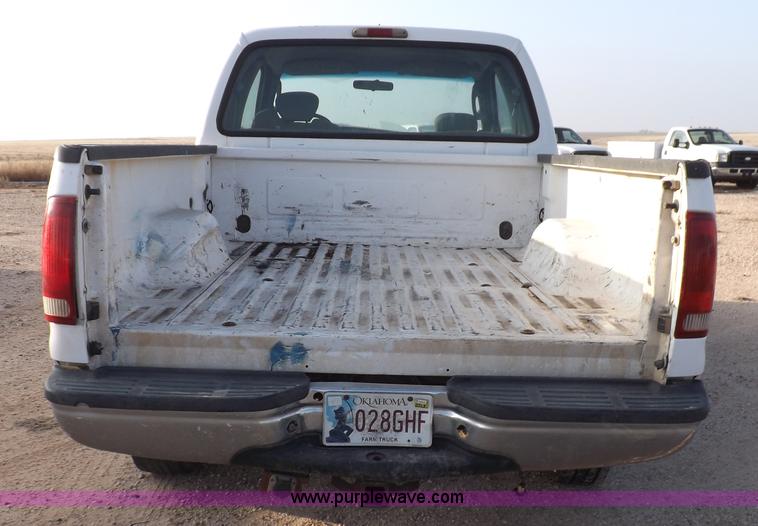 image for item K3093 2004 Ford F250 Super Duty XLT pickup truck