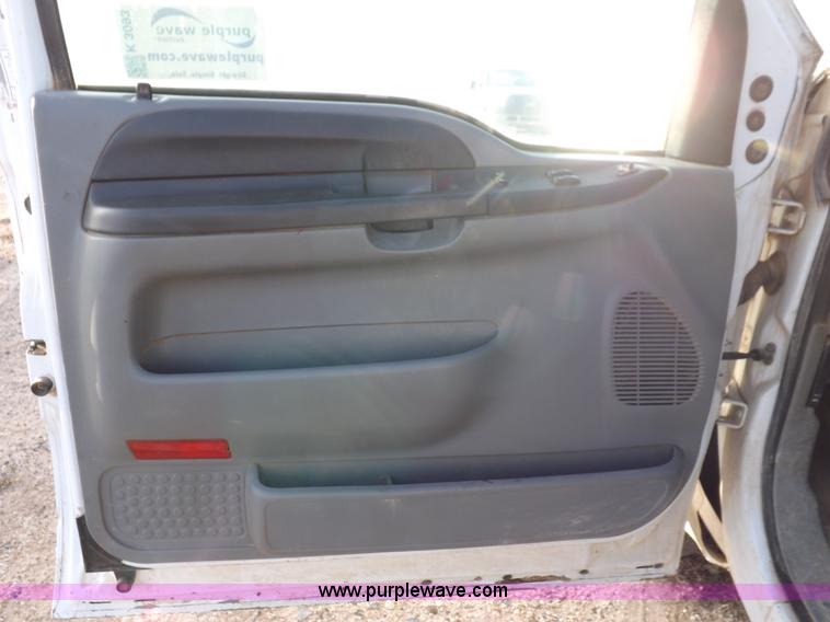 image for item K3093 2004 Ford F250 Super Duty XLT pickup truck