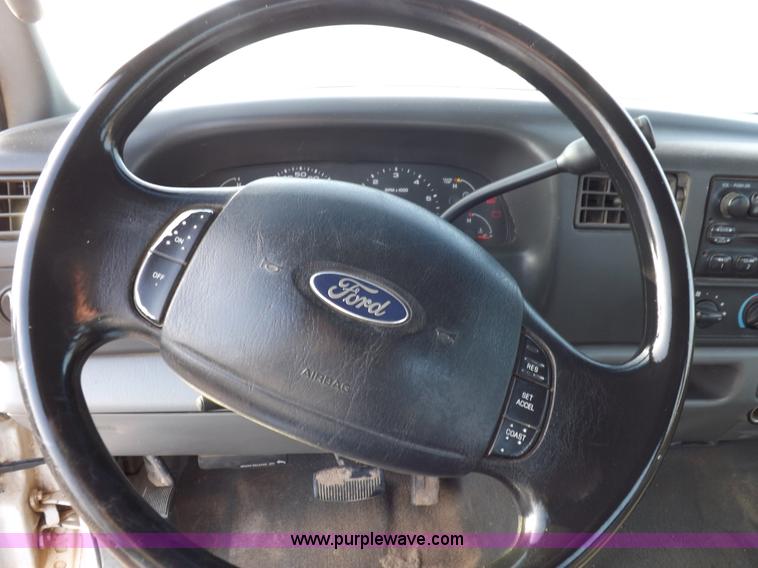 image for item K3093 2004 Ford F250 Super Duty XLT pickup truck