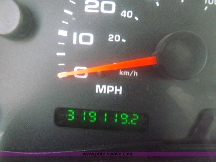 image for item K3093 2004 Ford F250 Super Duty XLT pickup truck