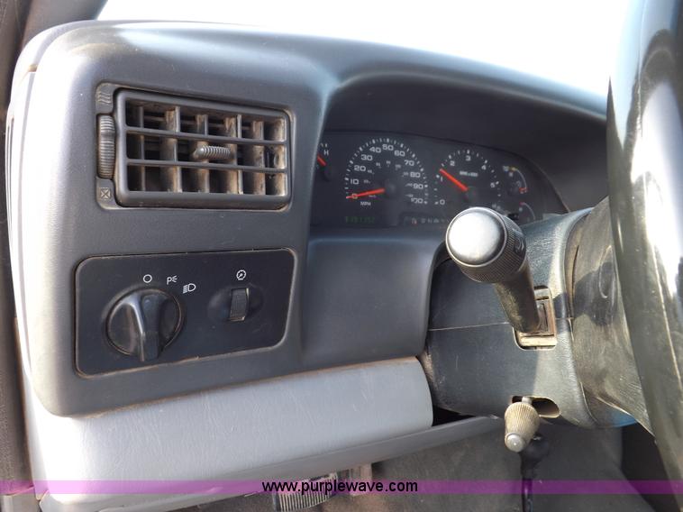 image for item K3093 2004 Ford F250 Super Duty XLT pickup truck