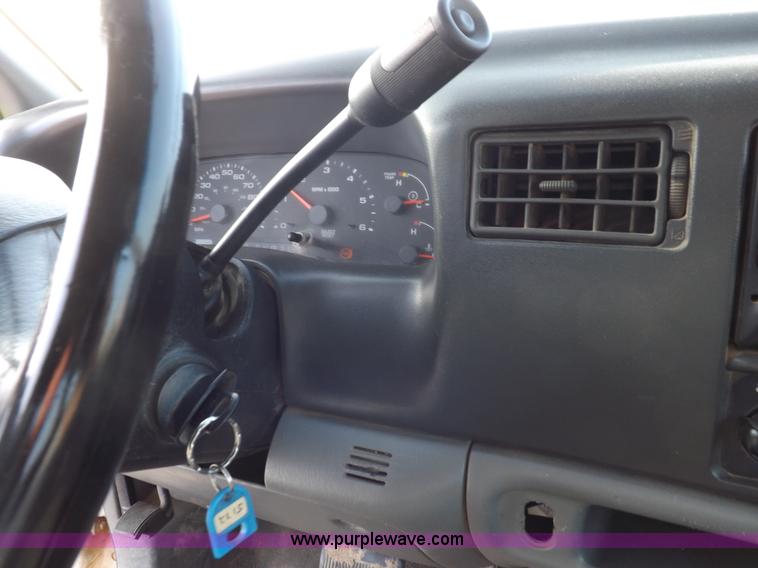 image for item K3093 2004 Ford F250 Super Duty XLT pickup truck