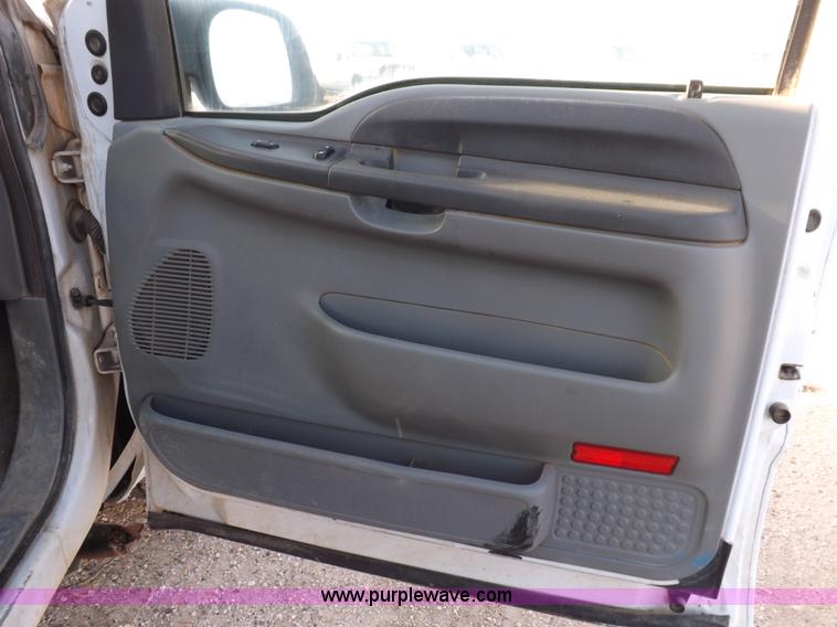 image for item K3093 2004 Ford F250 Super Duty XLT pickup truck