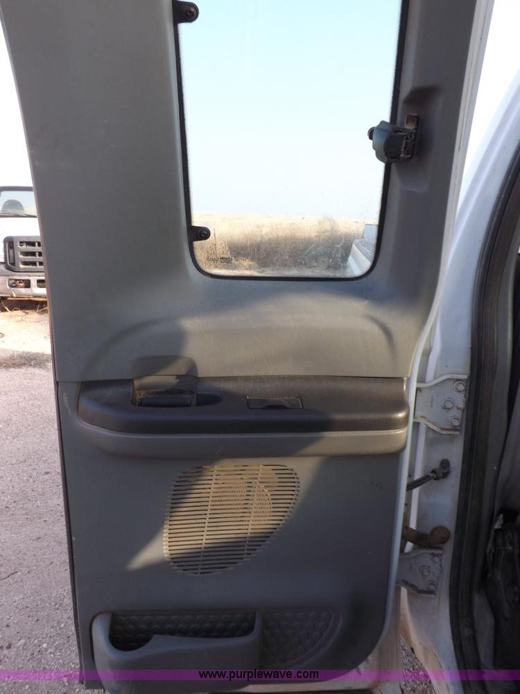 image for item K3093 2004 Ford F250 Super Duty XLT pickup truck