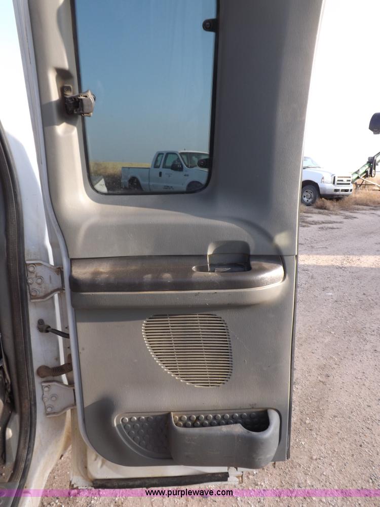 image for item K3093 2004 Ford F250 Super Duty XLT pickup truck